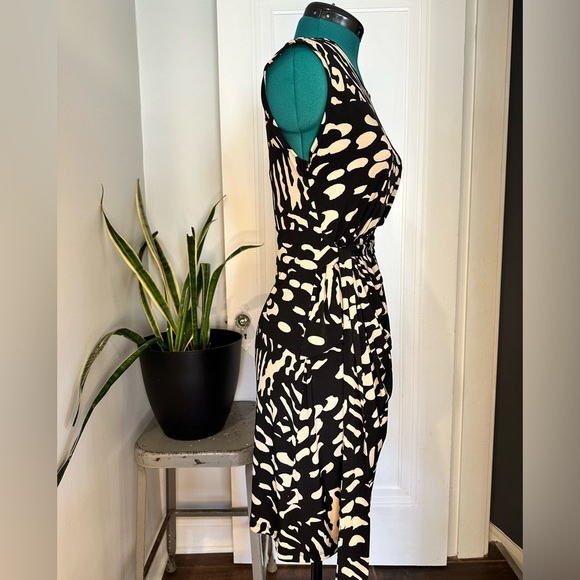 Motherhood Maternity size small Black and Tan Dotted Speckle Dress w/ Tie Front - Picture 8 of 16